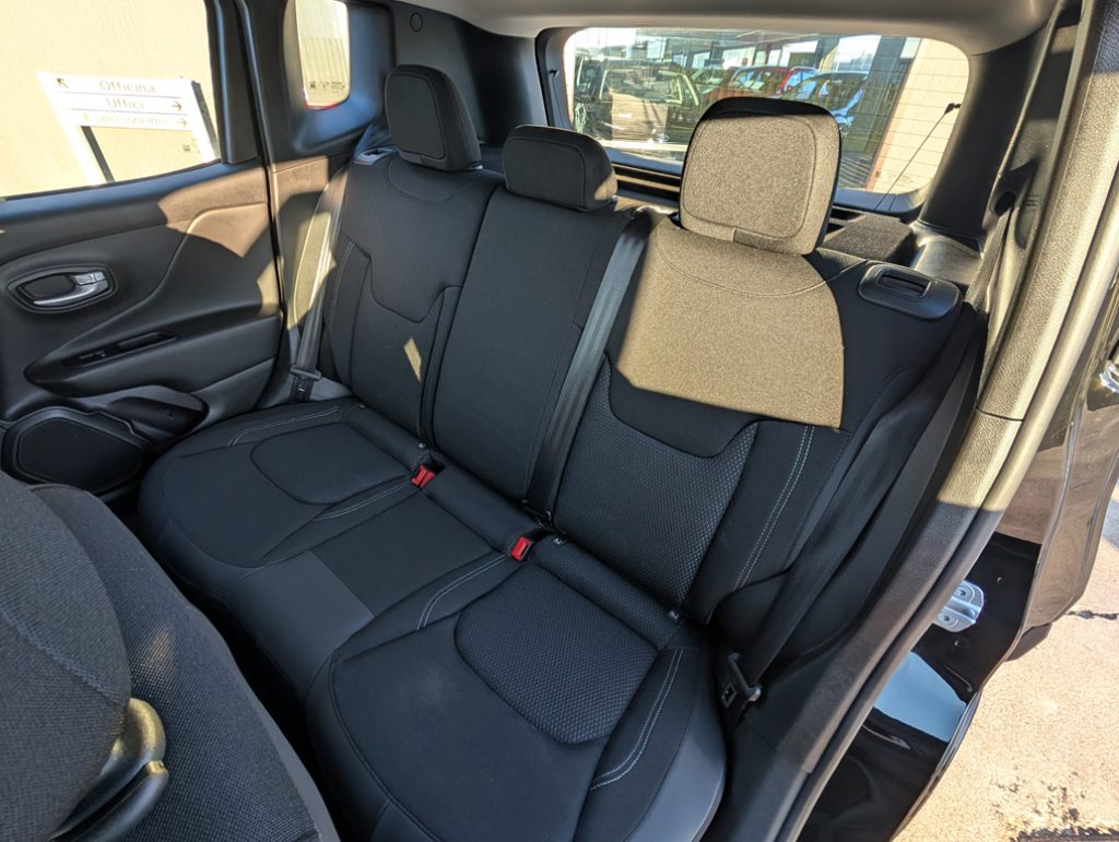 JEEP Renegade 1.5 Turbo T4 MHEV Altitude - 31