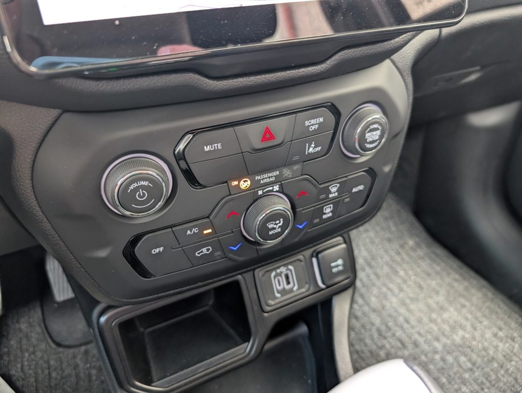 JEEP Renegade 1.5 Turbo T4 MHEV Altitude - 13