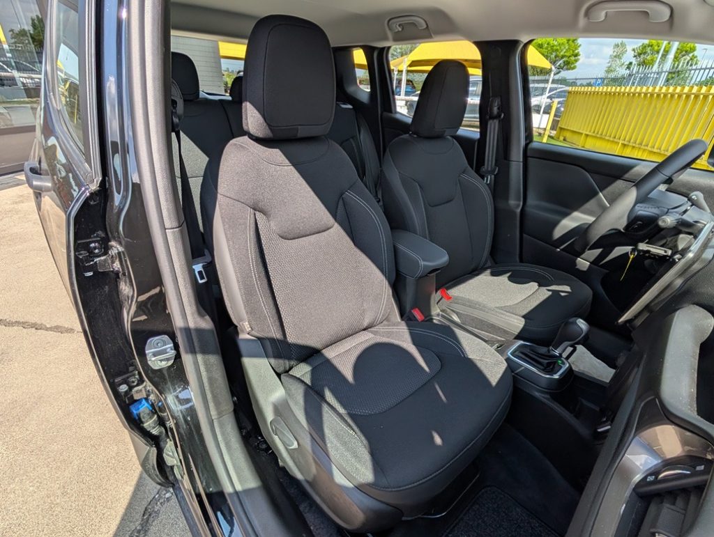 JEEP Renegade 1.5 Turbo T4 MHEV Altitude - 26