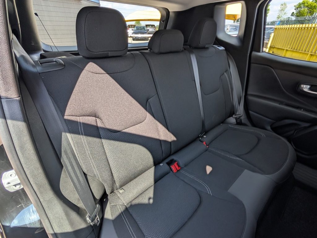 JEEP Renegade 1.5 Turbo T4 MHEV Altitude - 27