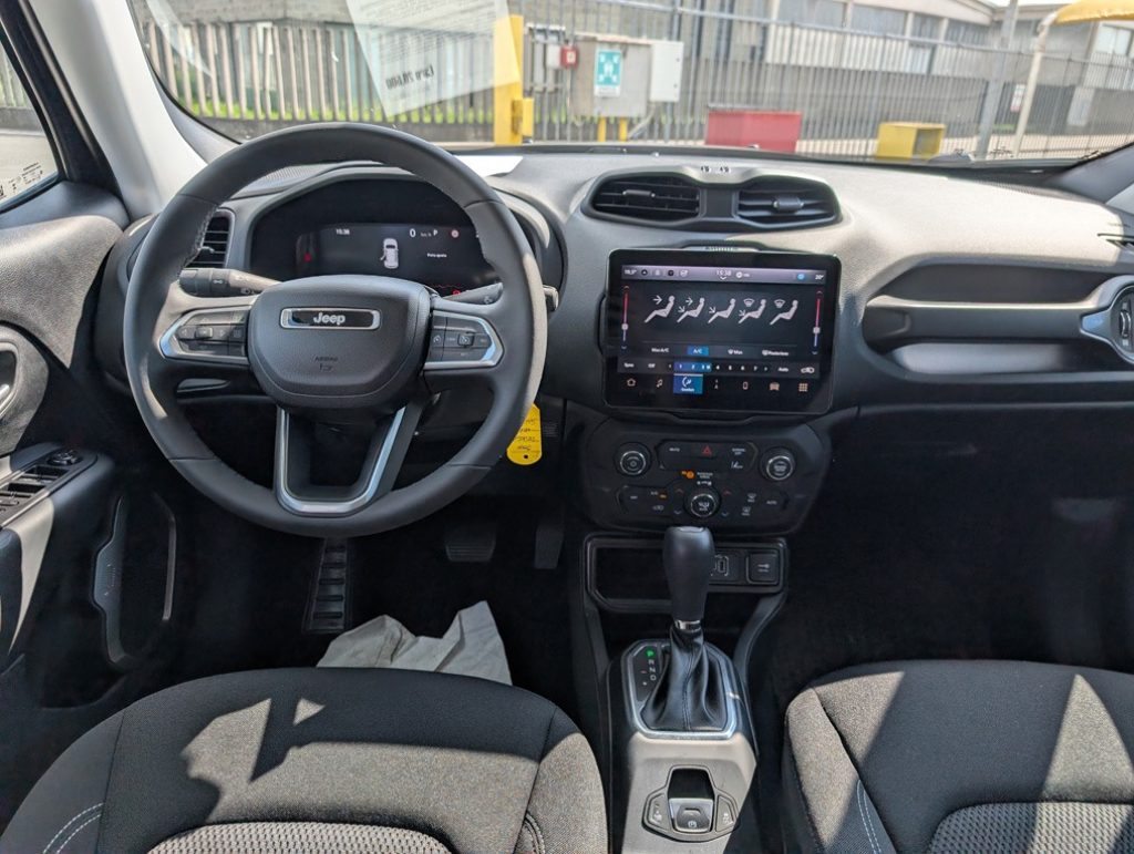 JEEP Renegade 1.5 Turbo T4 MHEV Altitude - 28
