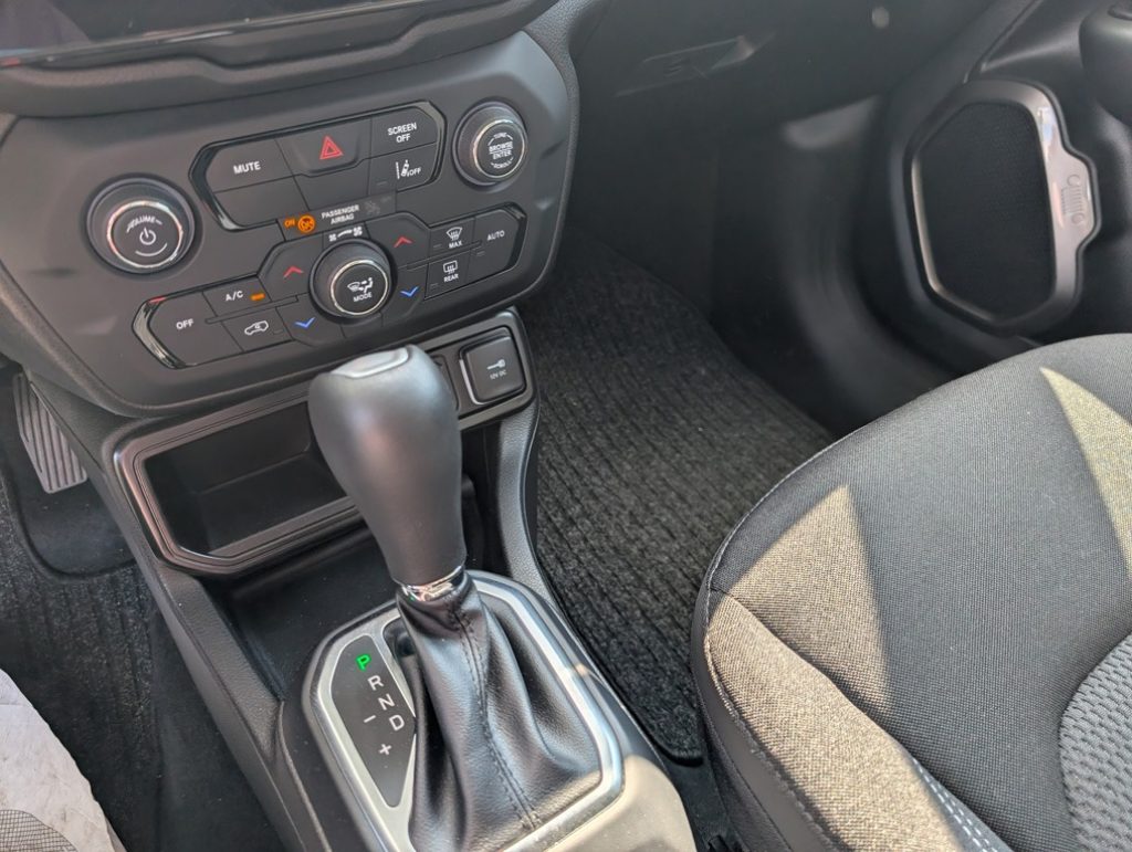 JEEP Renegade 1.5 Turbo T4 MHEV Altitude - 31