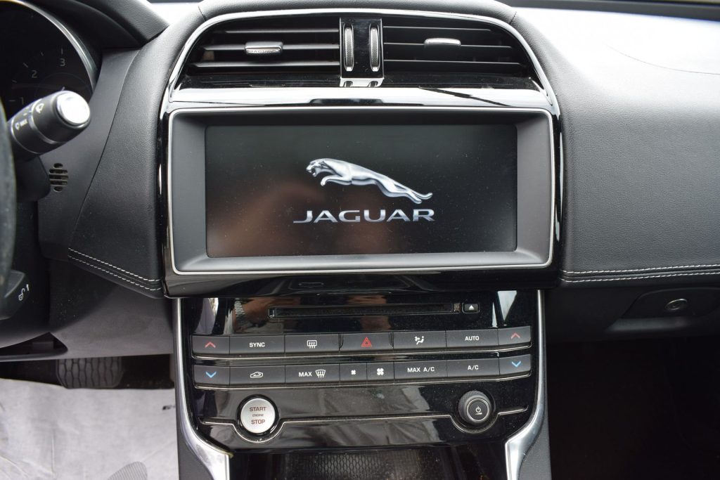 JAGUAR XE 2.0 D Turbo 180 CV AWD AUT. R-SPORT MOTORE DA SOST - 11