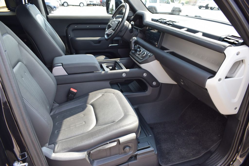 LAND ROVER Defender Defender 90 3.0D I6 200 CV AWD Auto X-Dynamic SE I - 9