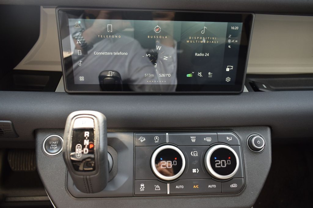 LAND ROVER Defender Defender 90 3.0D I6 200 CV AWD Auto X-Dynamic SE I - 10