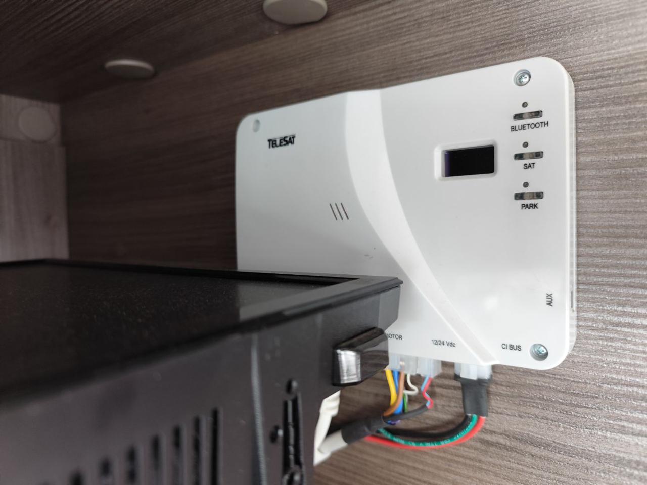 MCLOUIS NEVIS 879 - 22