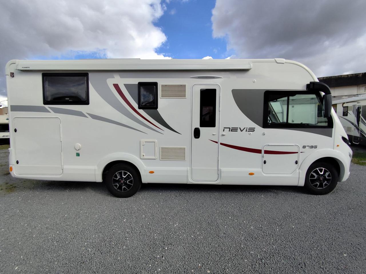 MCLOUIS NEVIS 879 - 2