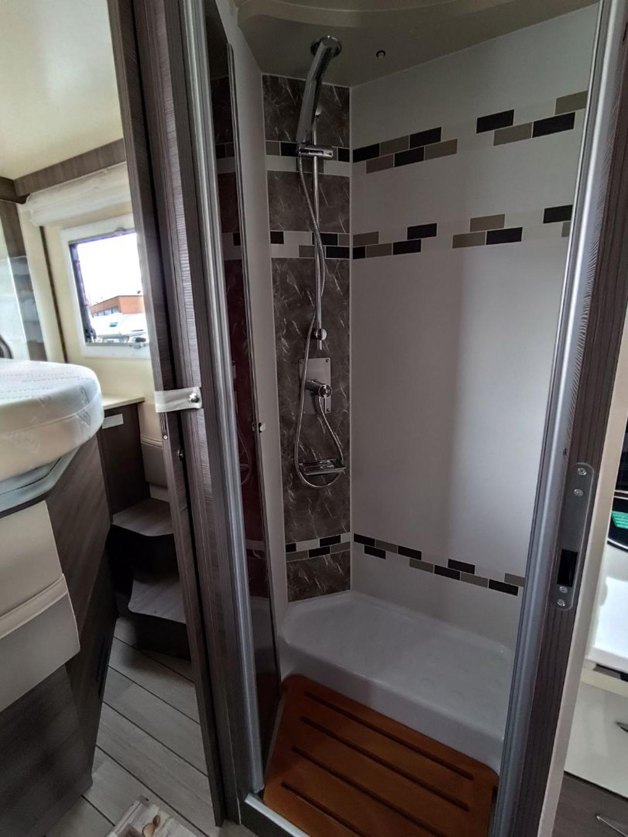 MCLOUIS NEVIS 879 - 9