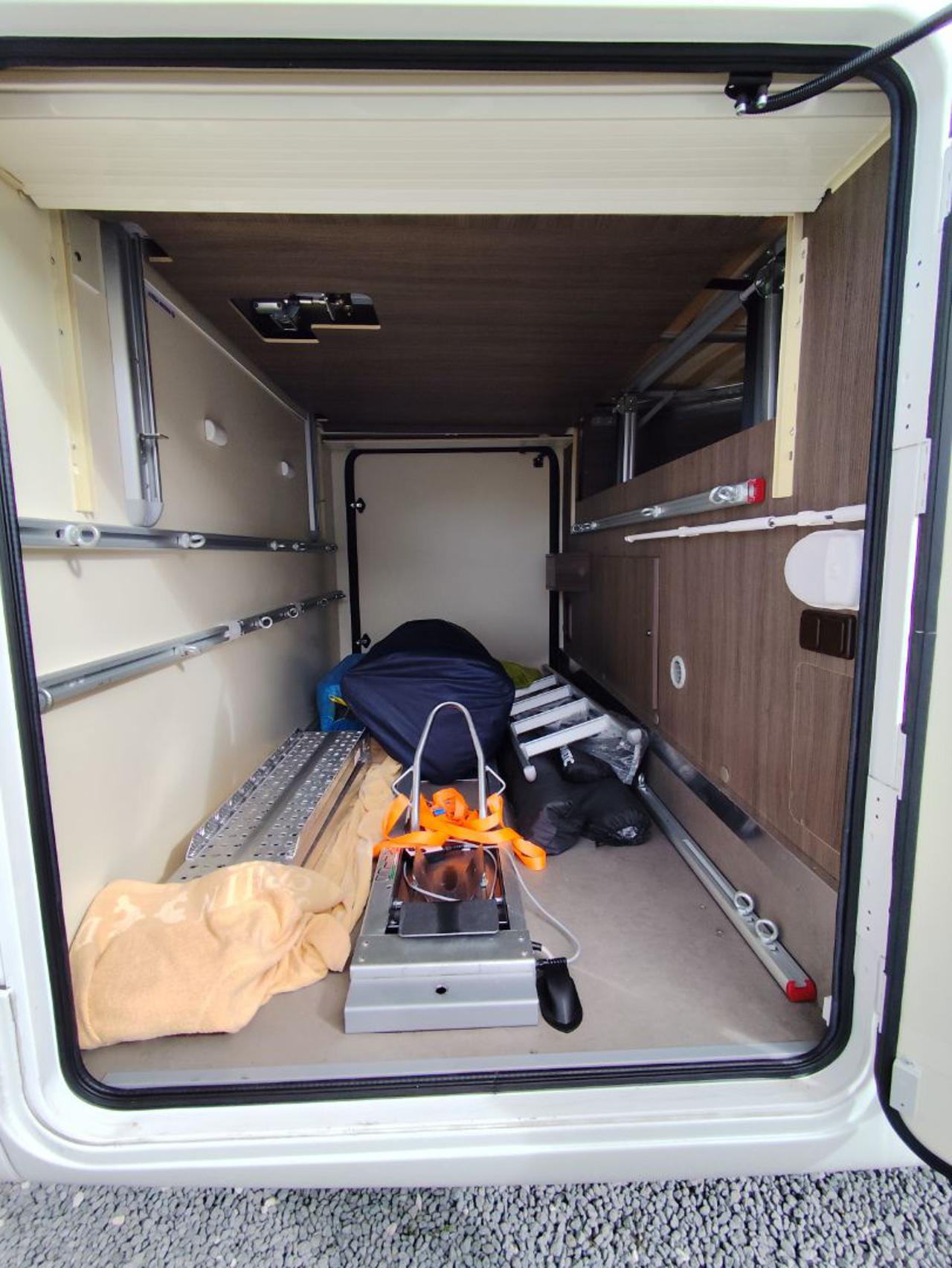 MCLOUIS NEVIS 879 - 5