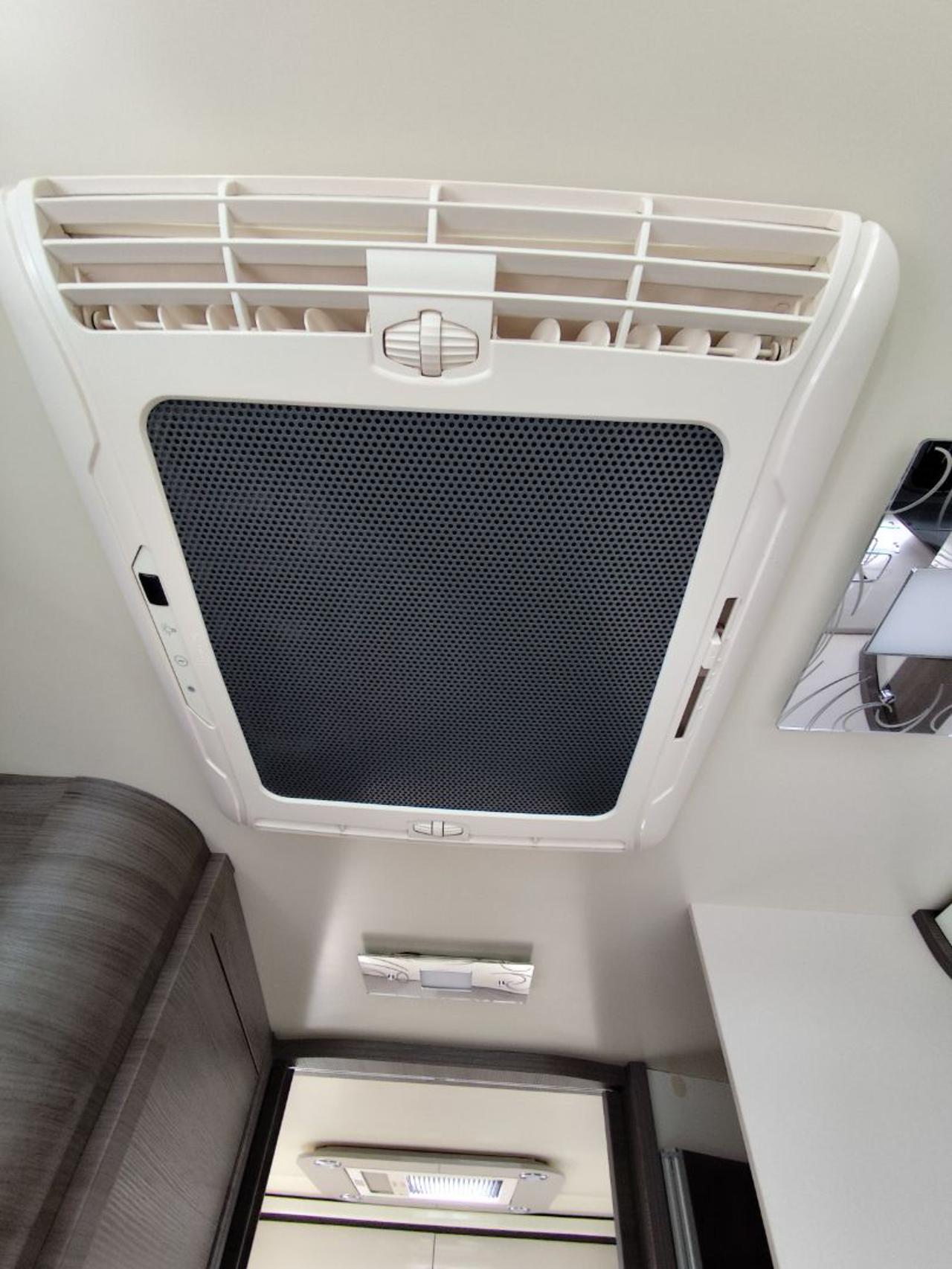 MCLOUIS NEVIS 879 - 23