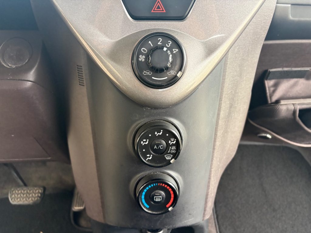 TOYOTA iQ 1.0 CVT Lounge AUTOMATICA OK NEOPATENTATI - 16