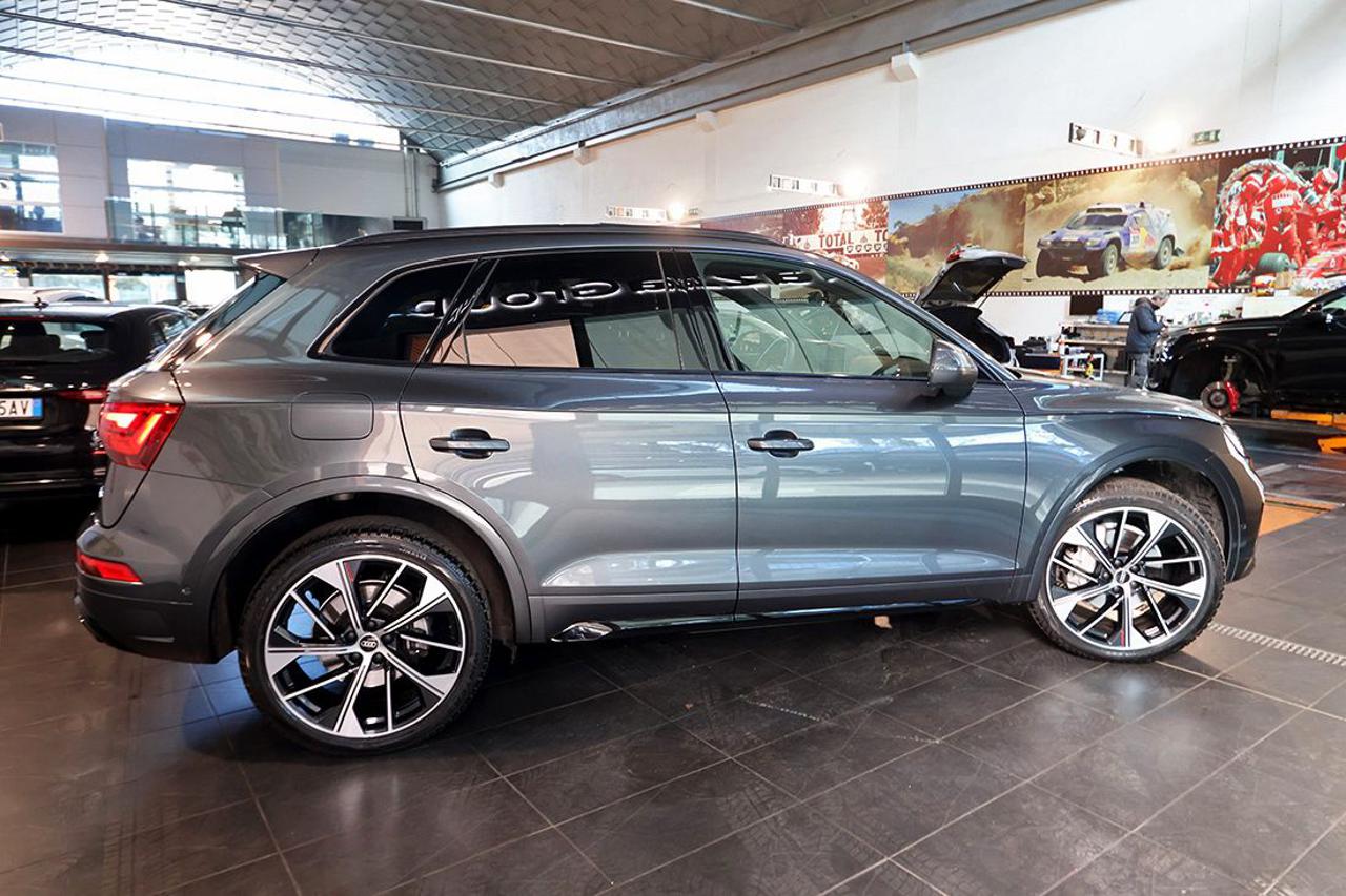 AUDI Q5 40 TDI Quattro S-Tronic S-Line Plus - 11