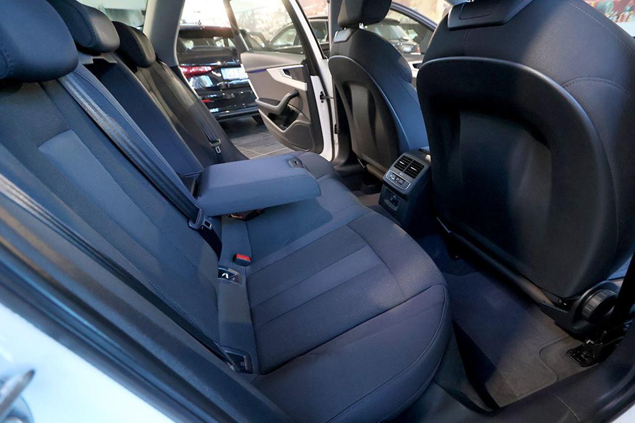AUDI A4 35 TDI Avant S-Tronic S-Line - 19