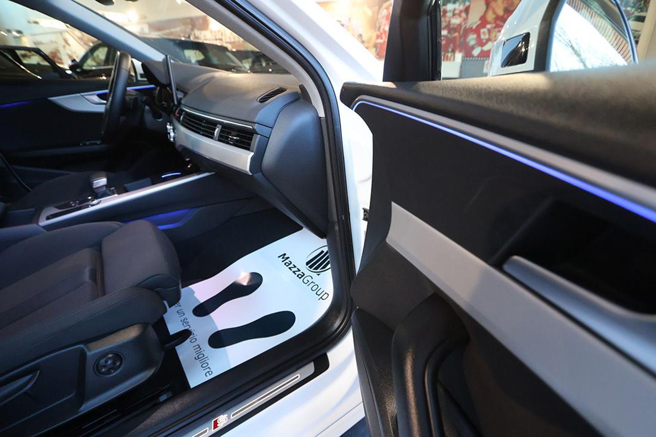 AUDI A4 35 TDI Avant S-Tronic S-Line - 40