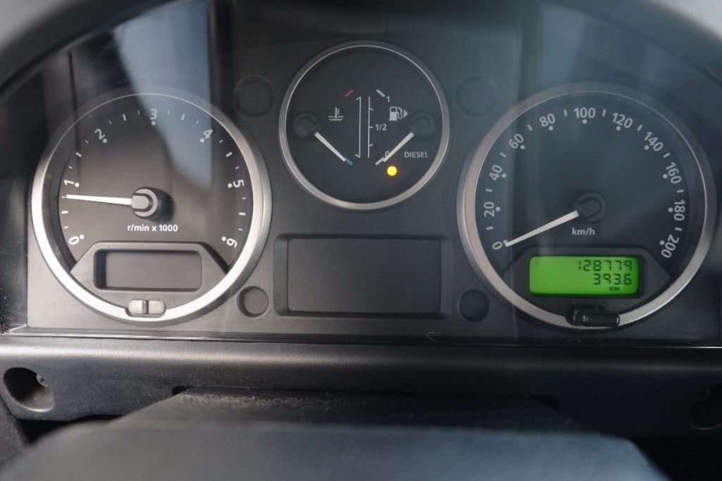 LAND ROVER Defender 110 2.4 TD4 Station Wagon SE NERO OPACO - 15