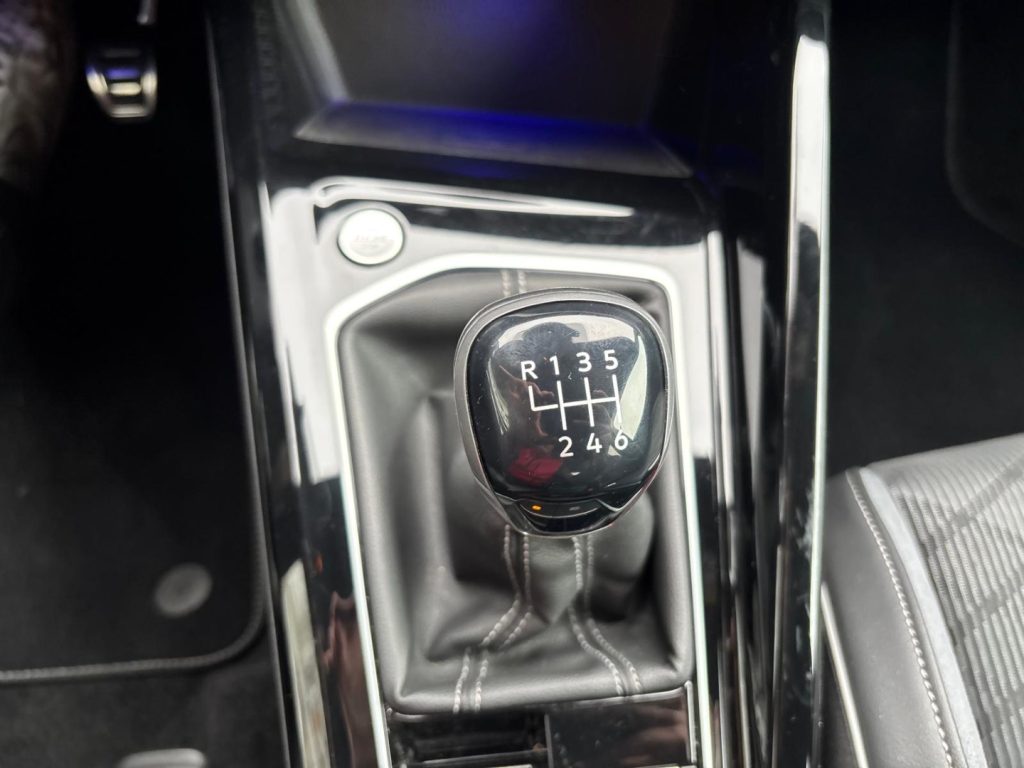 VOLKSWAGEN Golf 1.5 TSI 150CV ACT R-Line *Navi*Sensori - 16