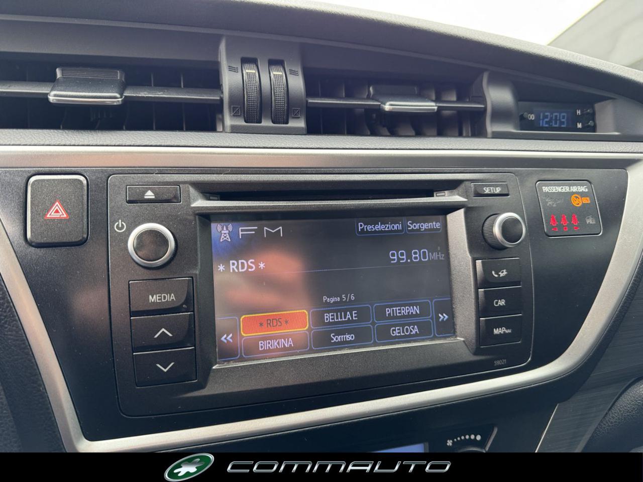 TOYOTA Auris 2.0 D-4D Lounge - 16