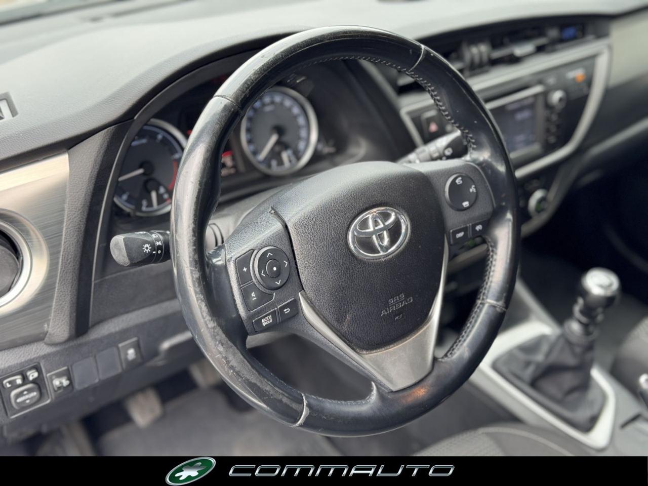 TOYOTA Auris 2.0 D-4D Lounge - 9