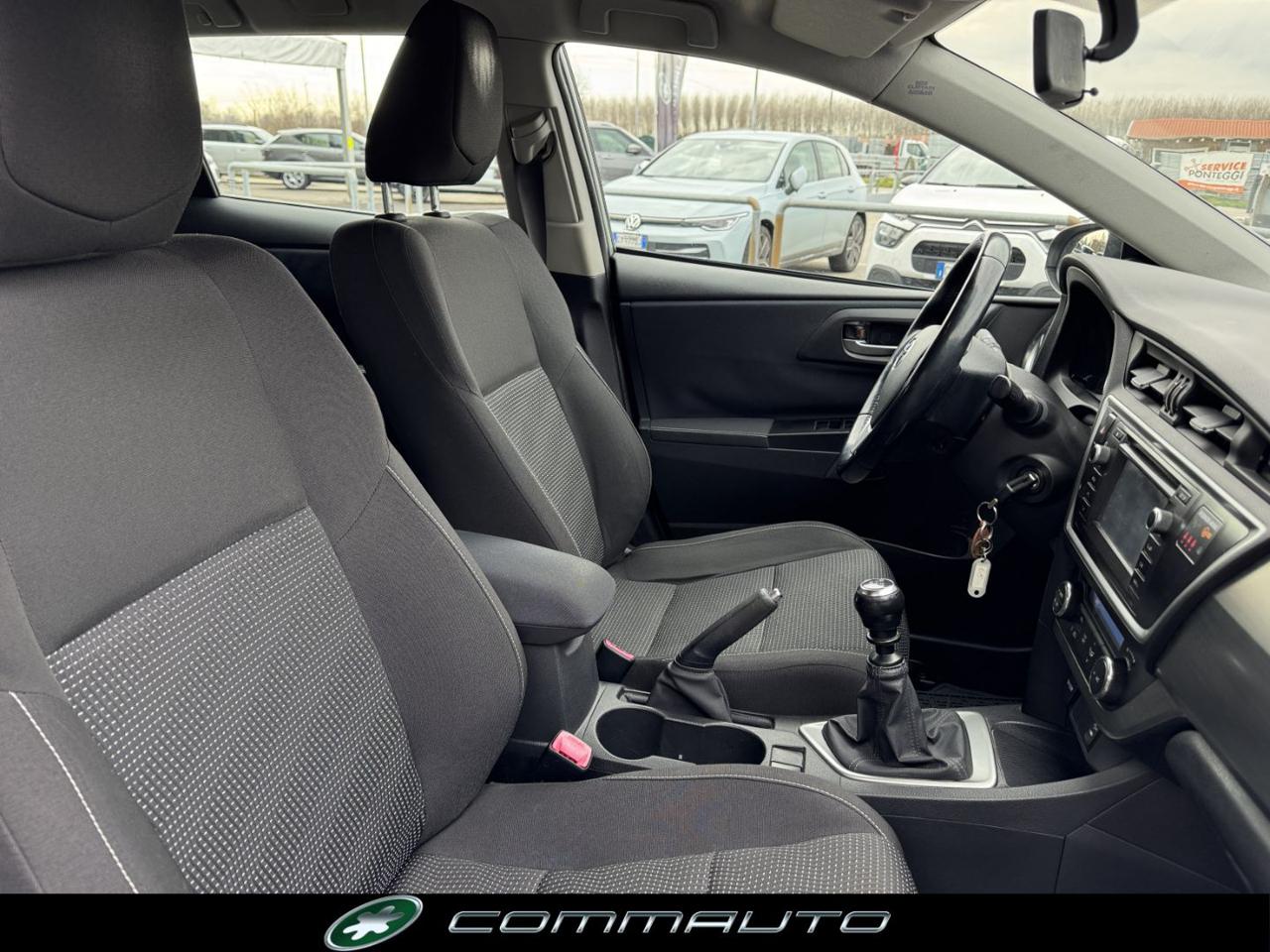 TOYOTA Auris 2.0 D-4D Lounge - 21