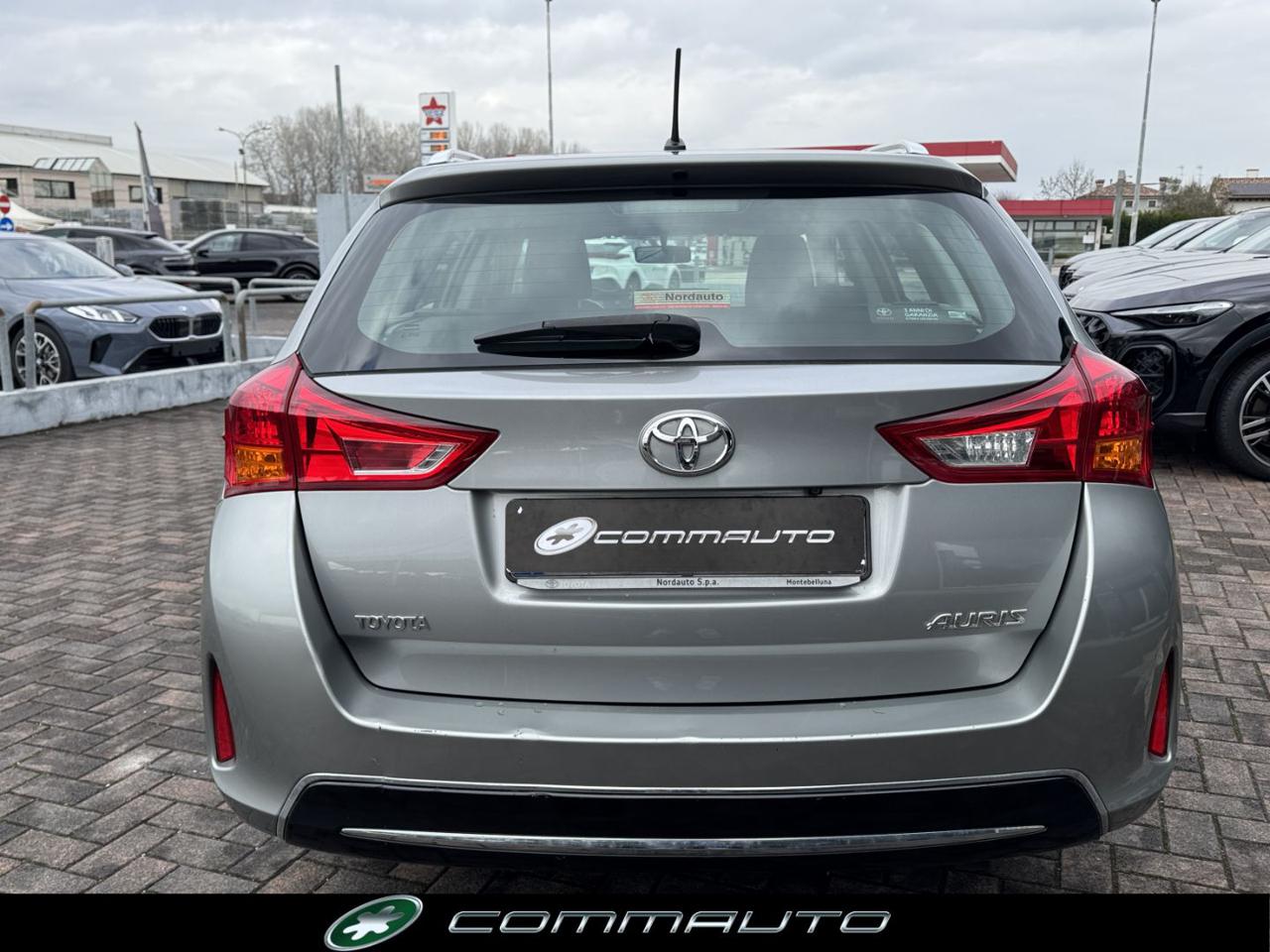 TOYOTA Auris 2.0 D-4D Lounge - 5