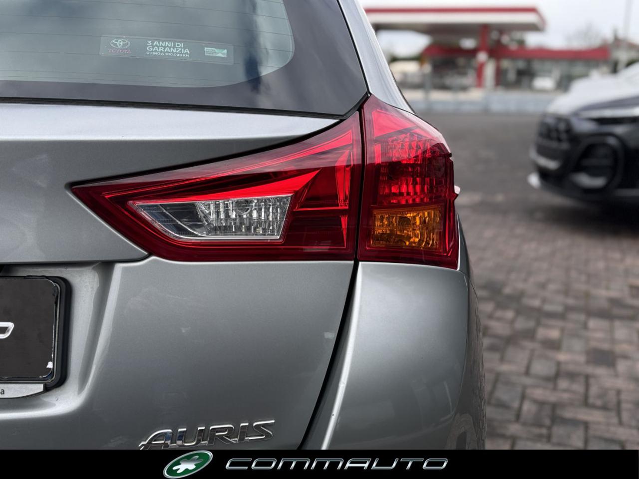 TOYOTA Auris 2.0 D-4D Lounge - 23