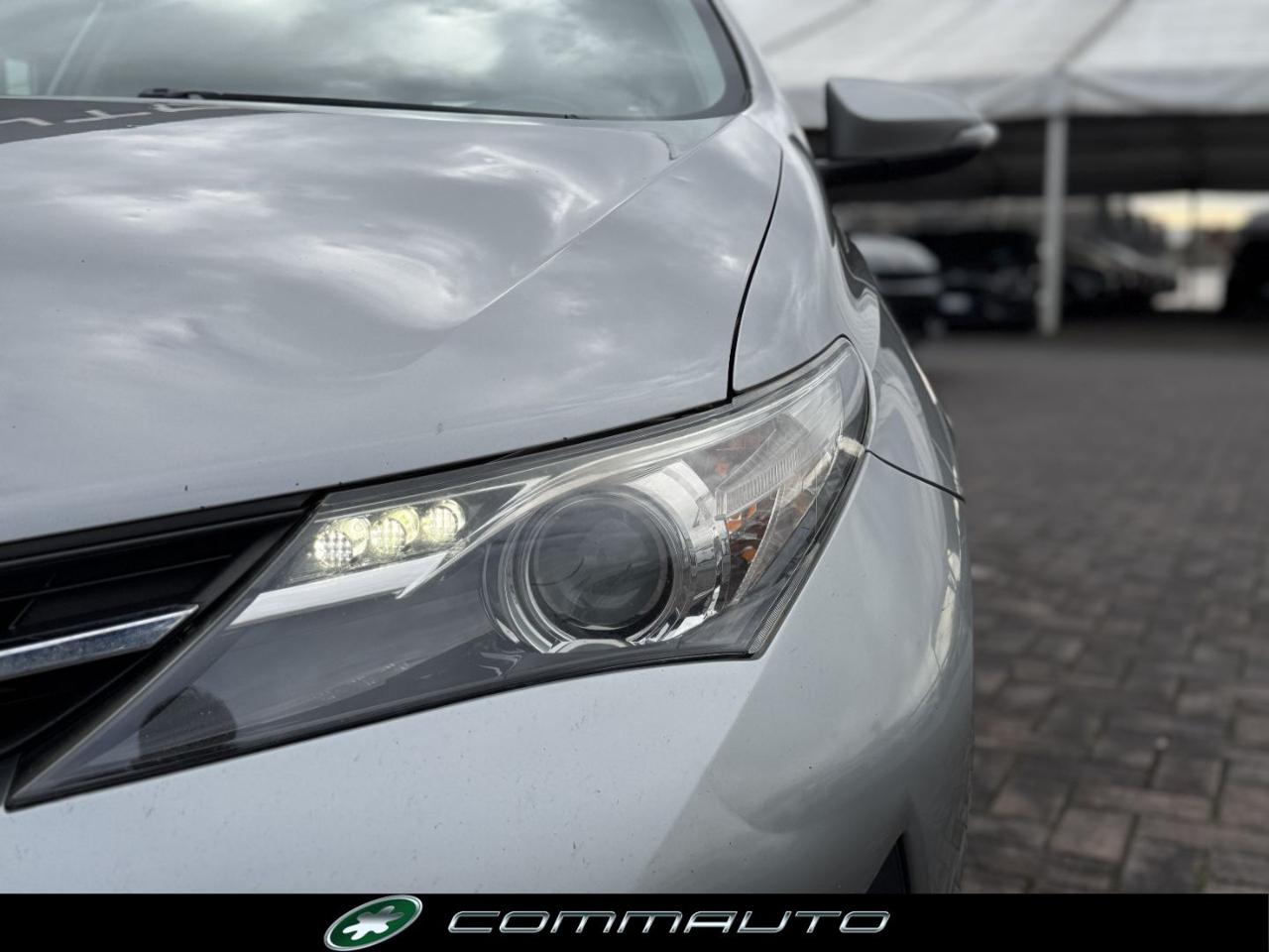 TOYOTA Auris 2.0 D-4D Lounge - 24