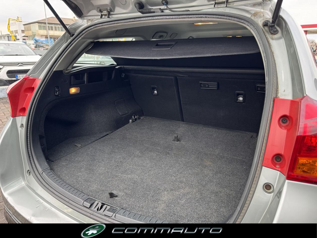 TOYOTA Auris 2.0 D-4D Lounge - 22