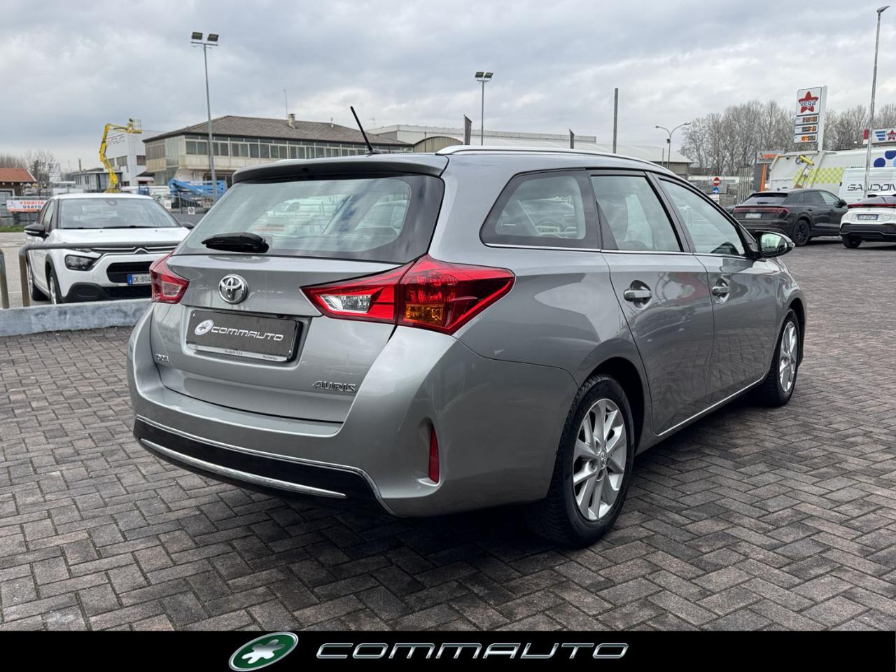 TOYOTA Auris 2.0 D-4D Lounge - 4