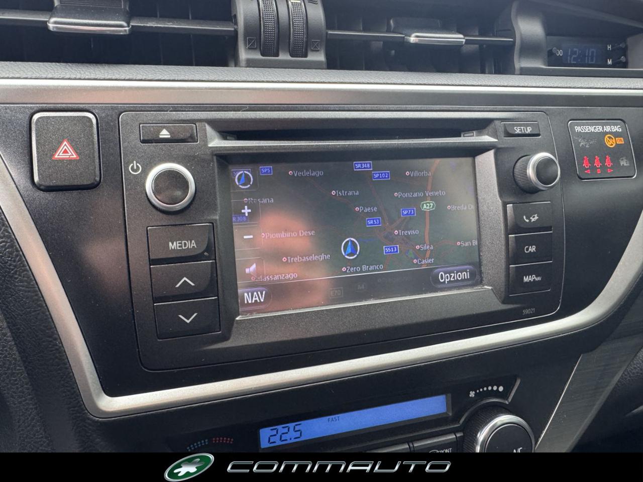 TOYOTA Auris 2.0 D-4D Lounge - 17