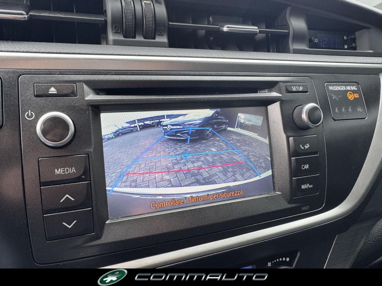 TOYOTA Auris 2.0 D-4D Lounge - 19