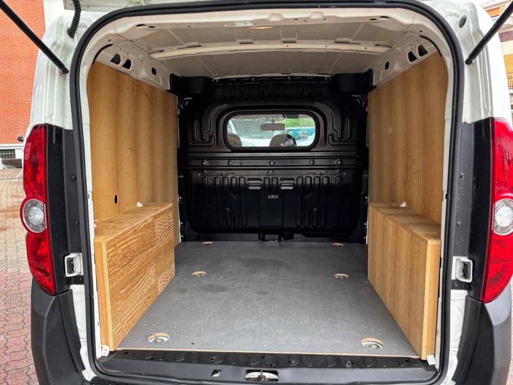 FIAT Doblo 1.6 JTDM 105CV 3 POSTI Portellone Post. Vetro - 13