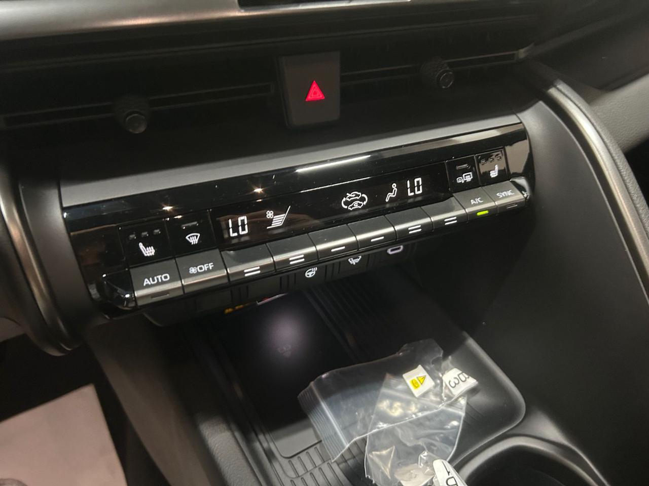 TOYOTA C-HR 2.0 PHEV E-CVT Trend - 15