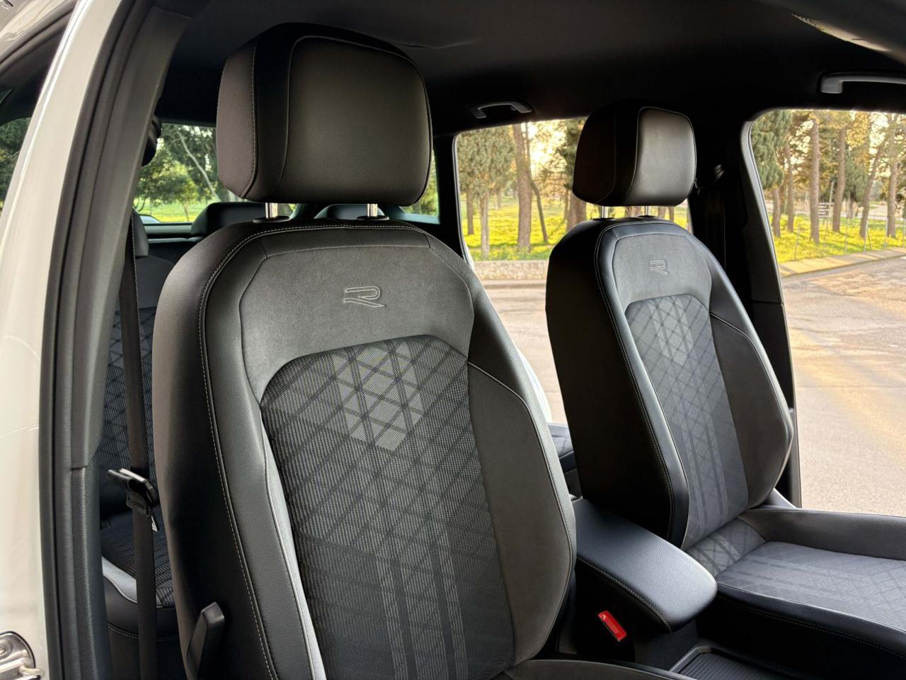 VOLKSWAGEN Tiguan 2.0 TDI 150 CV SCR DSG R-Line LUCI AMBIENTE - 10