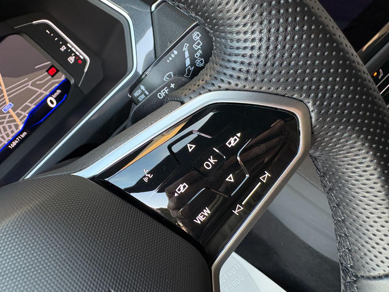 VOLKSWAGEN Tiguan 2.0 TDI 150 CV SCR DSG R-Line LUCI AMBIENTE - 25