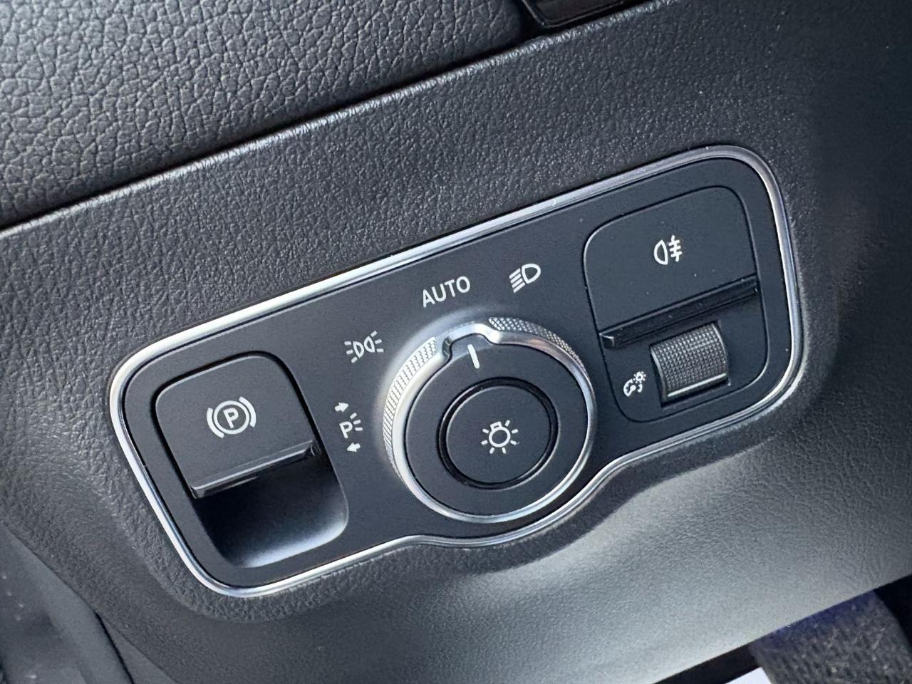 MERCEDES-BENZ GLA 200 d Automatic Sport Plus - 23