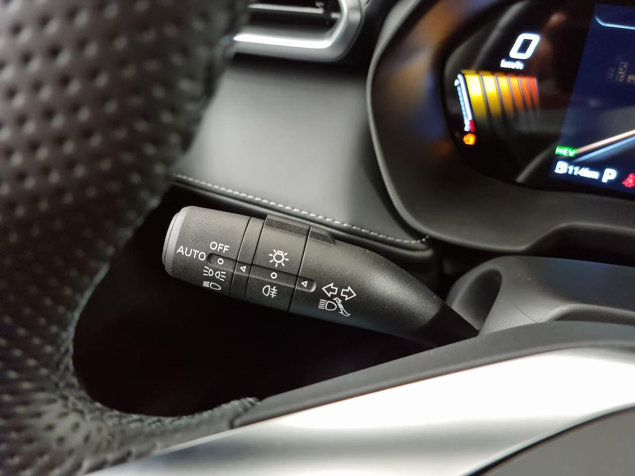 MG ZS 1.5 Hybrid+ Luxury - 31