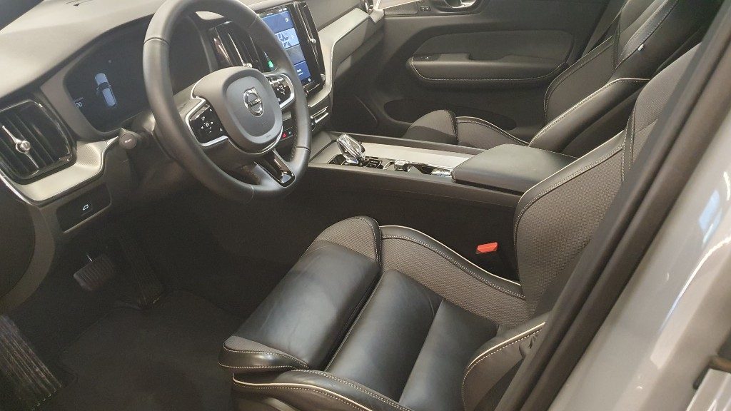 VOLVO XC60 B5 AWD automatico Plus Dark - Foto 5