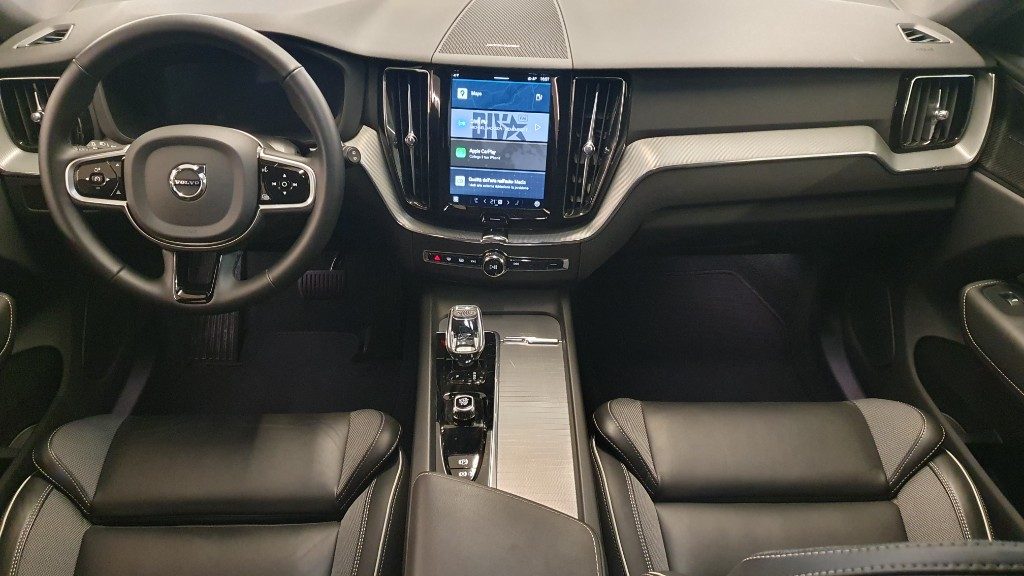 VOLVO XC60 B5 AWD automatico Plus Dark - Grid Foto 7