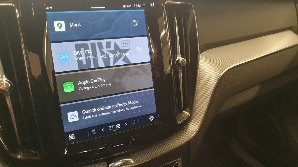 VOLVO XC60 B5 AWD automatico Plus Dark - Grid Foto 9