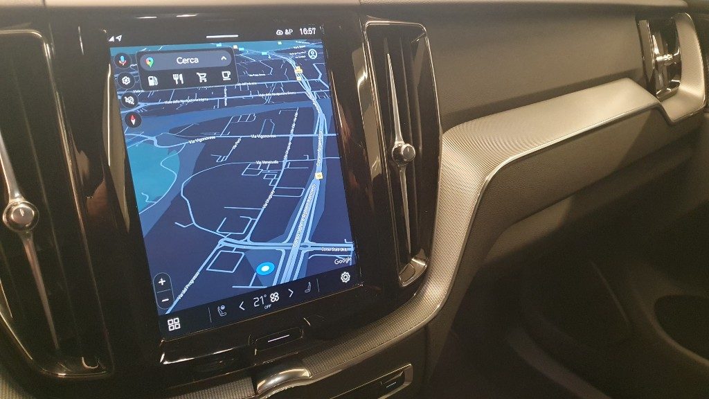 VOLVO XC60 B5 AWD automatico Plus Dark - Grid Foto 10