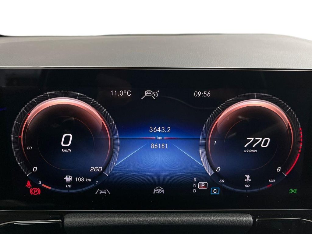 MERCEDES-BENZ GLA 200 d 4matic Premium GANCIO TRAINO - 8