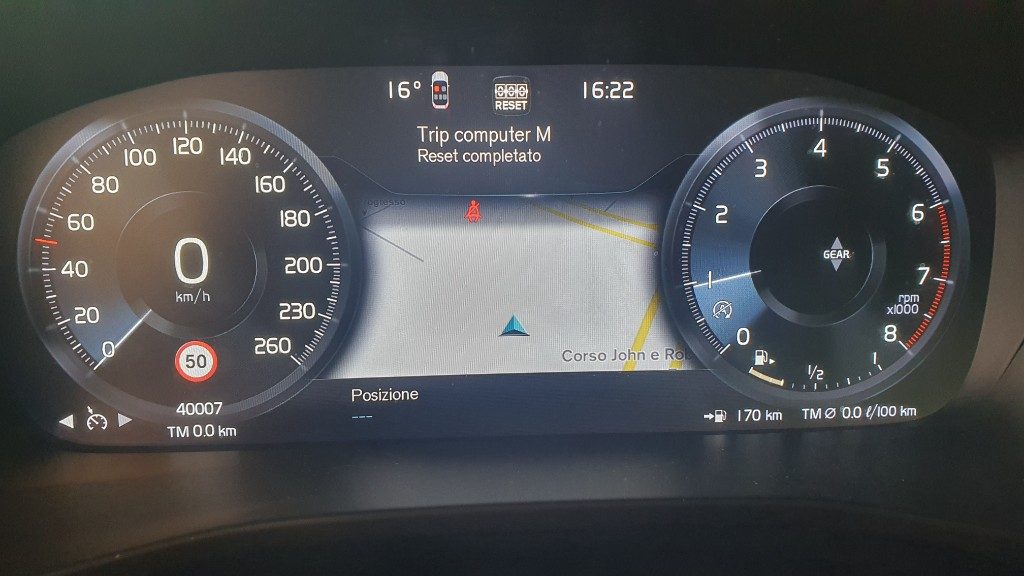 VOLVO XC40 T3 Momentum Pro - Grid Foto 8