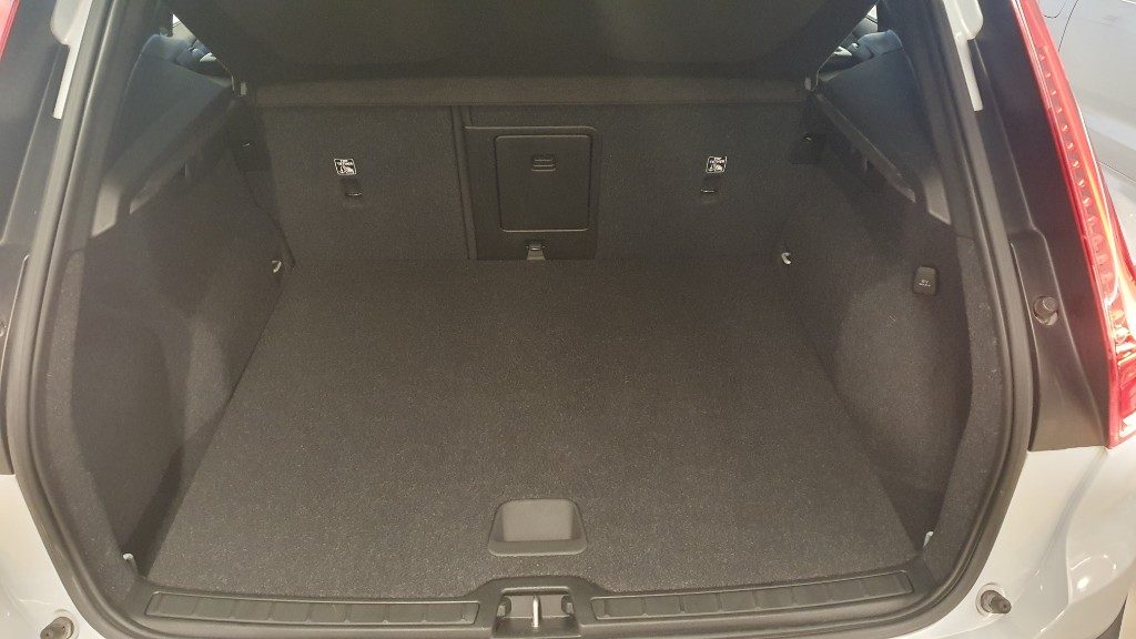 VOLVO XC40 T3 Momentum Pro - Grid Foto 11