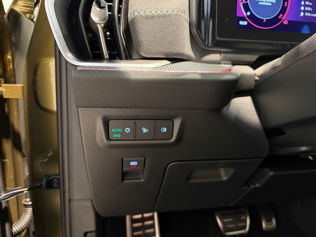 SKODA Kodiaq 2.0 TDI 4x4 DSG Sportline Panorama GANCIO LED Navi - 10