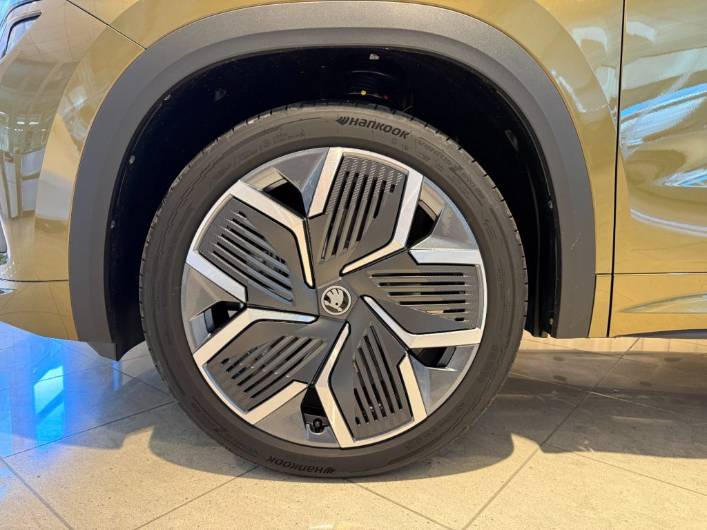 SKODA Kodiaq 2.0 TDI 4x4 DSG Sportline Panorama GANCIO LED Navi - 18