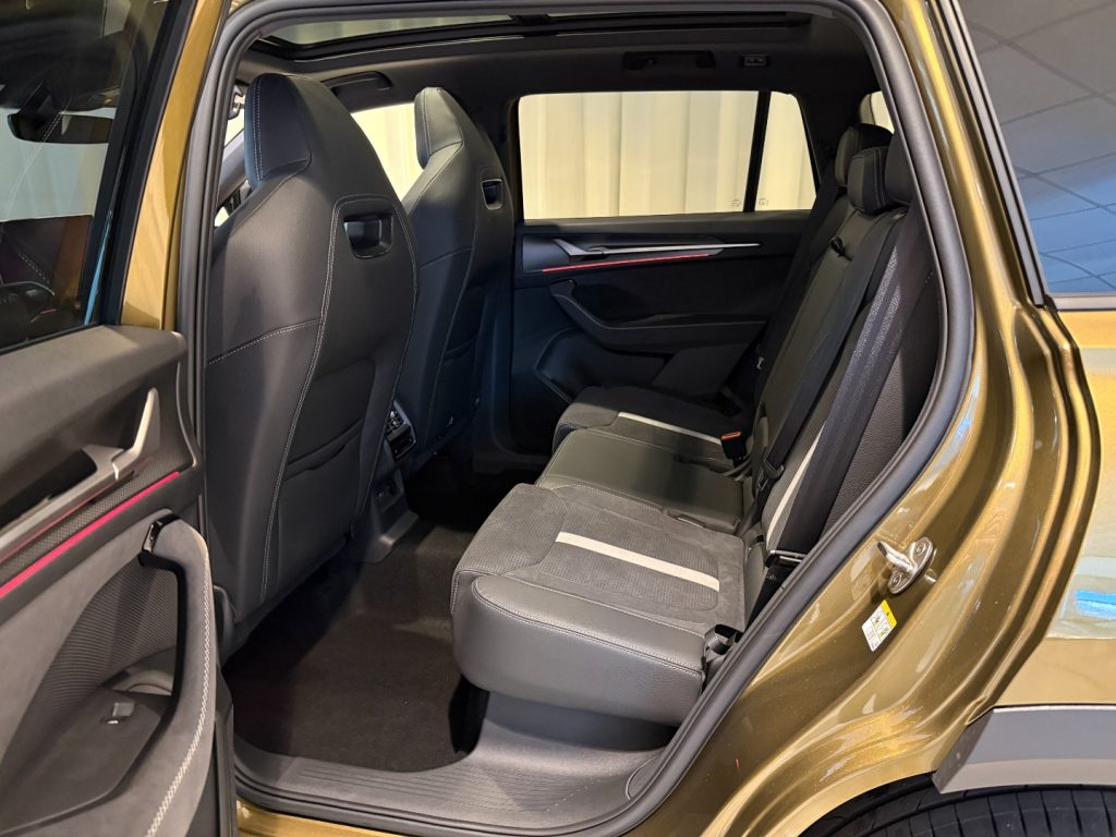 SKODA Kodiaq 2.0 TDI 4x4 DSG Sportline Panorama GANCIO LED Navi - 5