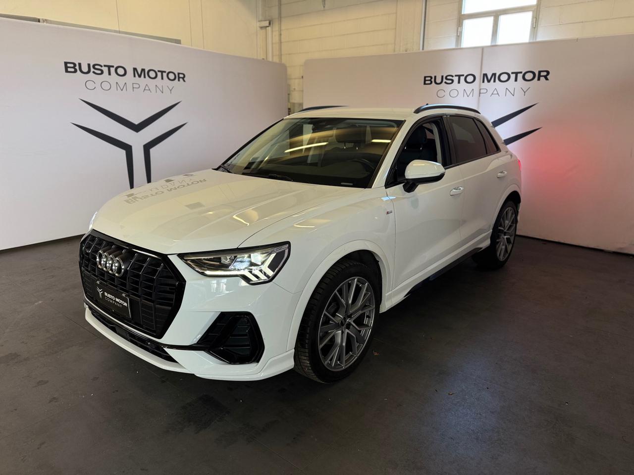 AUDI Q3 35 TDI quattro S tronic S line edition - 3