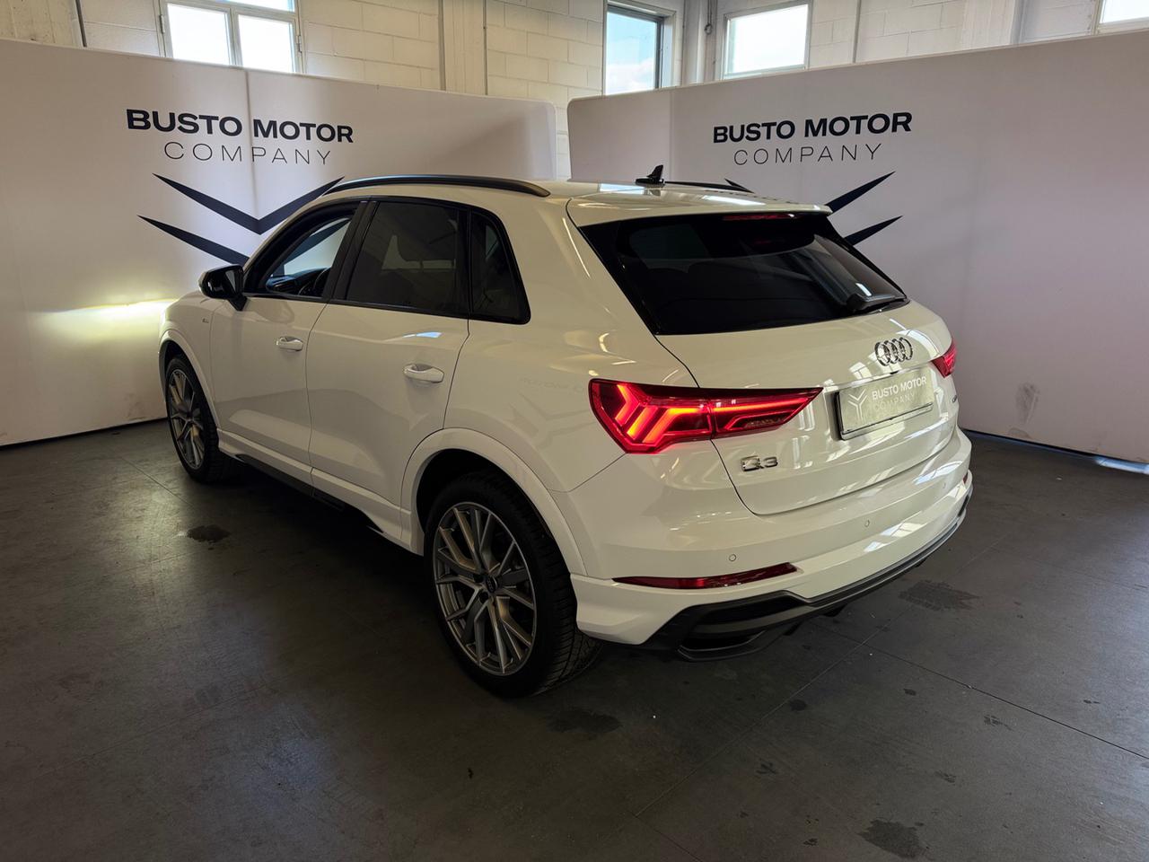 AUDI Q3 35 TDI quattro S tronic S line edition - 4