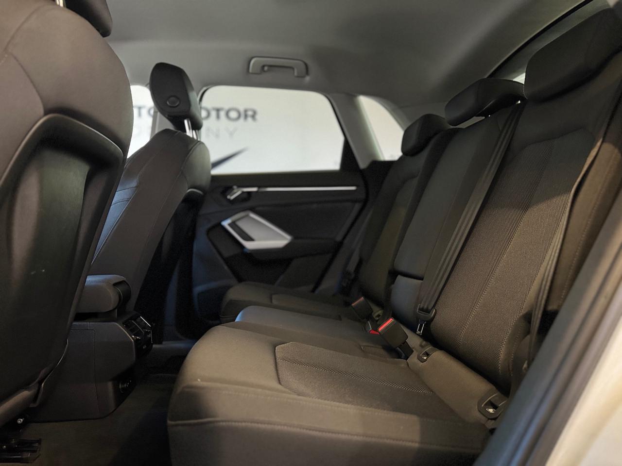 AUDI Q3 35 TDI quattro S tronic S line edition - 9