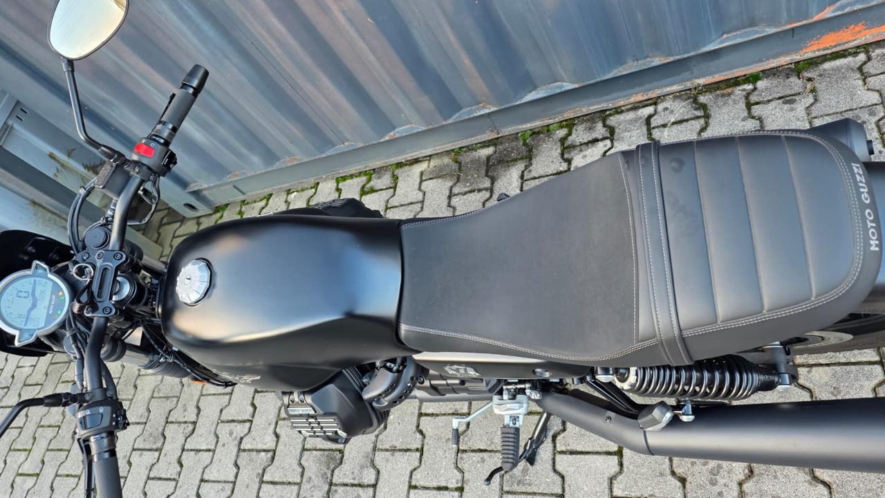 MOTO GUZZI V7 STONE - 10